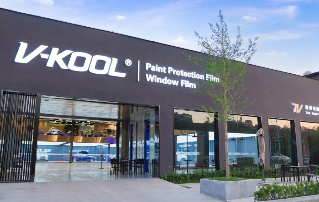 cửa hàng phim cách nhiệt Vkool cho ô tô cao cấp