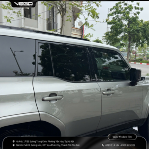 Hệ thống kính sườn Lexus GX550 sau khi dán phim cách nhiệt VEGO với tone kính sang trọng, tăng tính riêng tư và hỗ trợ chống nóng hiệu quả.