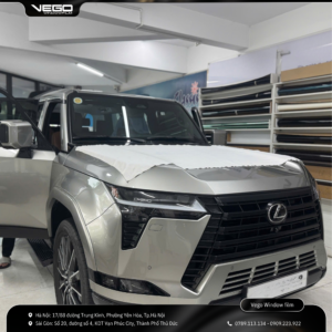 Hình ảnh Lexus GX550 sau khi hoàn thiện toàn bộ hệ thống phim cách nhiệt VEGO tại Toàn Tiến Long Biên. Tone kính đồng đều, tăng tính thẩm mỹ và khả năng chống nóng.